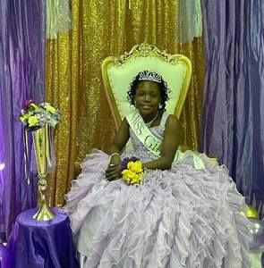 Meet your Posher, Derrick